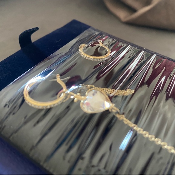 Swarovski asymmetrical earrings - Picture 5 of 6